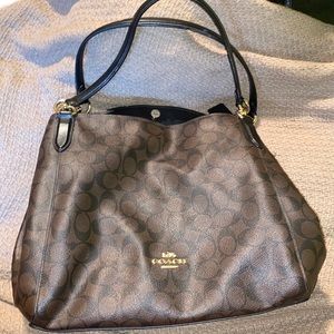 Hallie Shoulder Bag In Signature Canvas